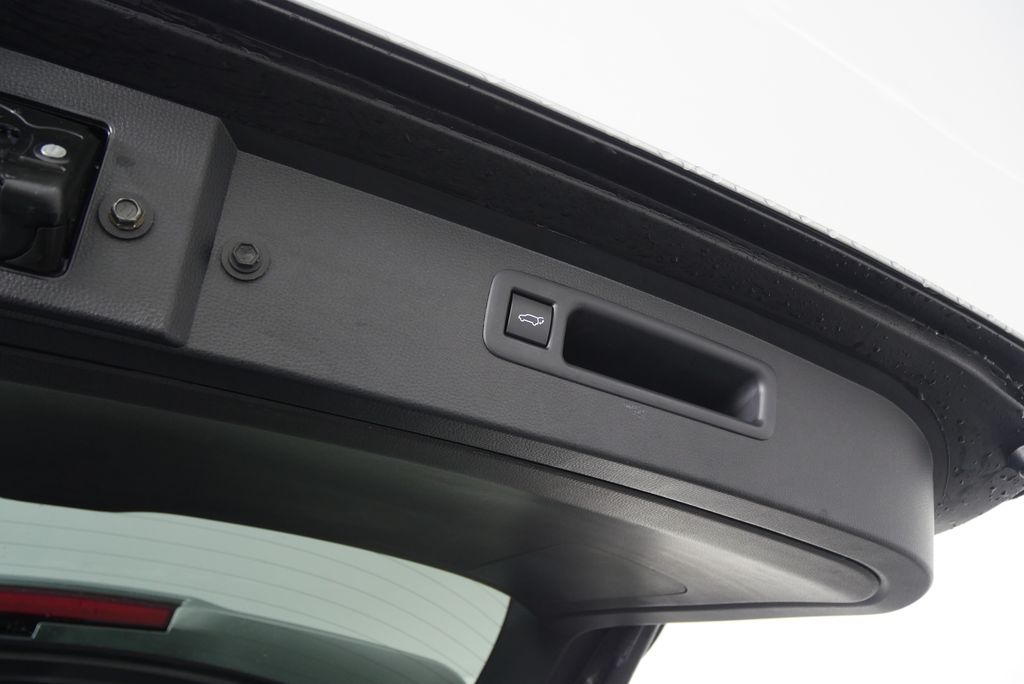 Thumbnail: 2022 Toyota Highlander - 21