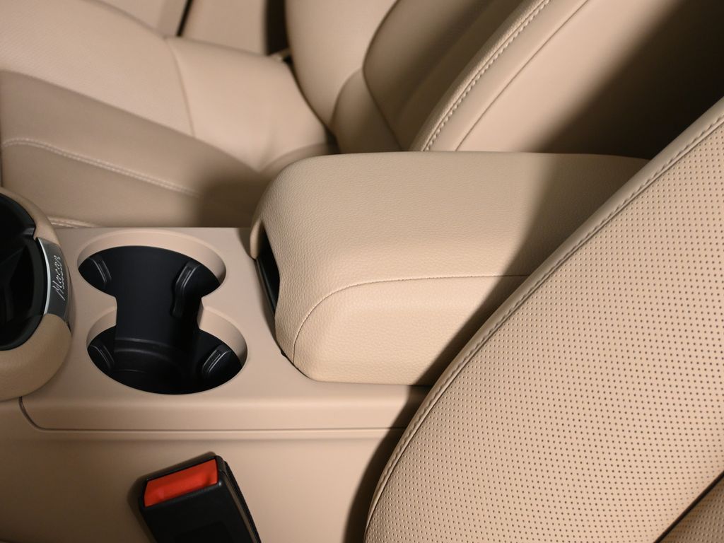 Thumbnail: 2026 Porsche Macan - 29