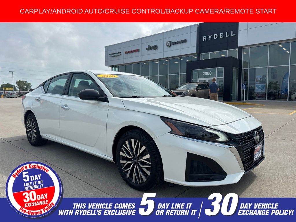 Glacier White 2025 Nissan Altima Sedan Front-Wheel Drive Continuously Variable Transmission