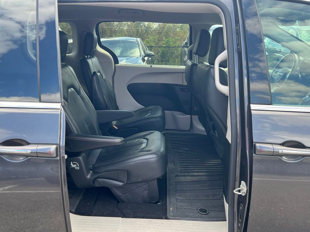 2019 Chrysler Pacifica Touring L 7