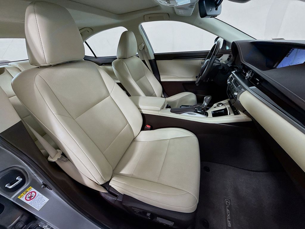 Thumbnail: 2017 Lexus ES - 29