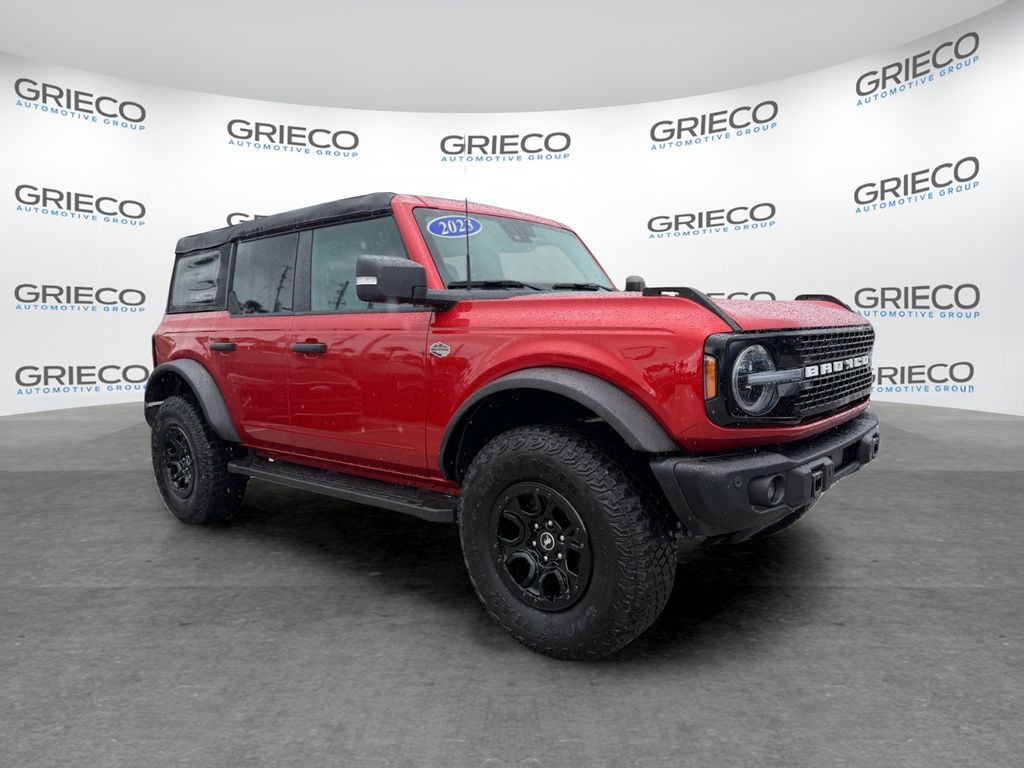 Hot Pepper Red Metallic Tinted Clearcoat 2023 Ford Bronco SUV / Crossover Four-Wheel Drive Automatic