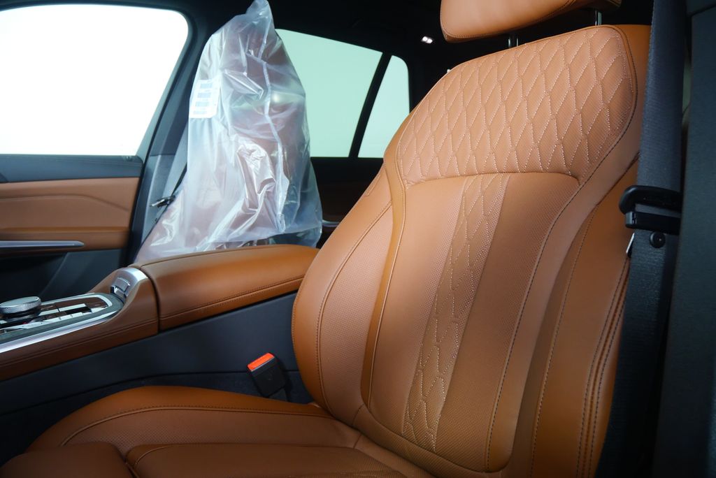 Thumbnail: 2026 BMW X5 - 11