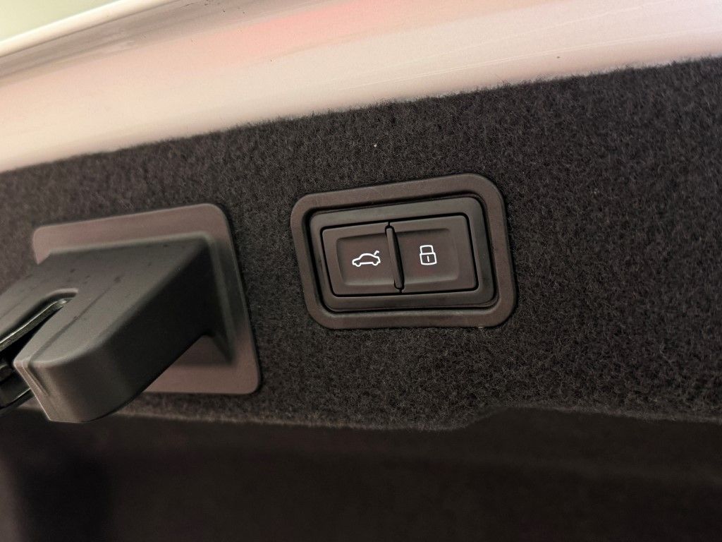 2021 Audi A8 L 32