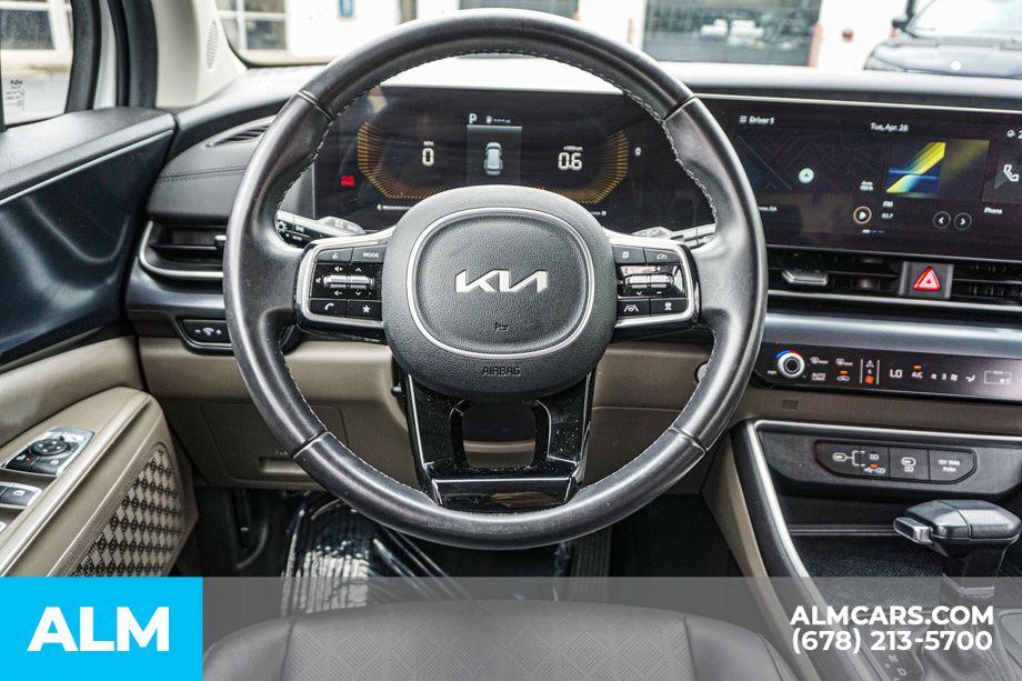Used 2025 White Kia LXS image 30