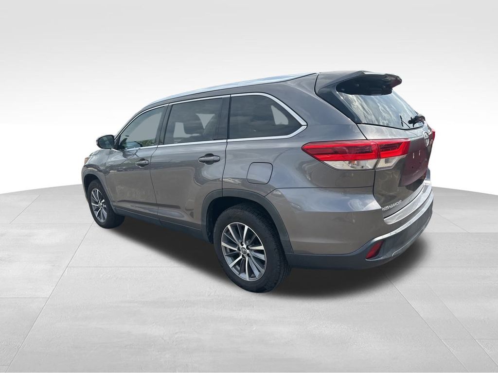 2019 Predawn Gray Mica Toyota Highlander XLE FWD SUV