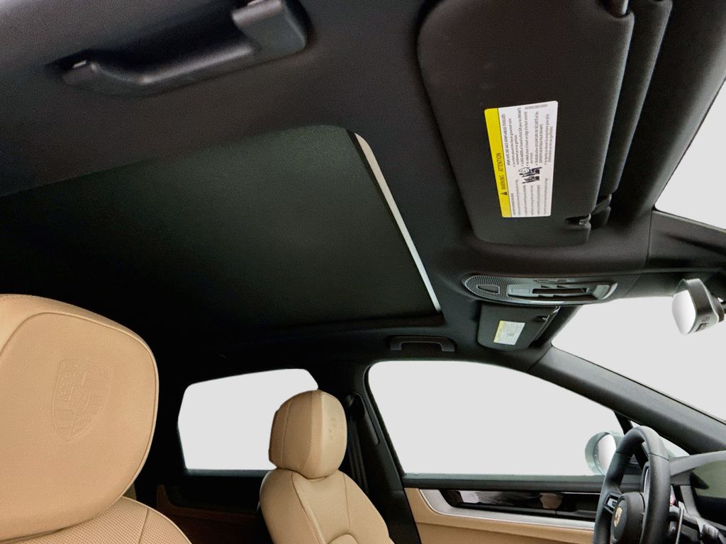 Thumbnail: 2026 Porsche Cayenne - 20