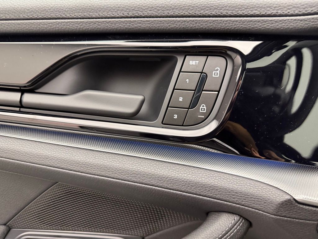 Thumbnail: 2026 Porsche Panamera - 21