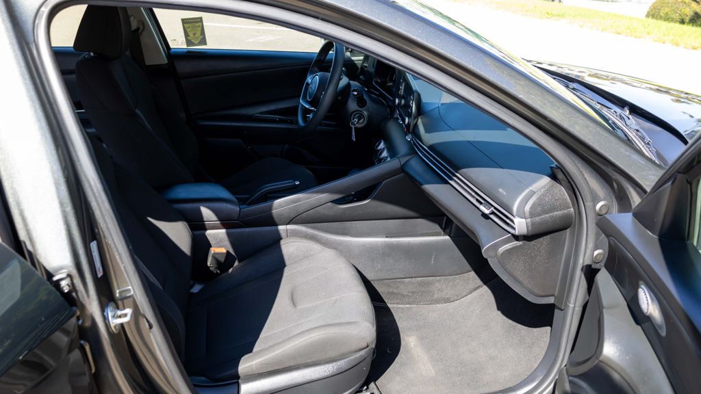 Used 2024 Hyundai Elantra SE 4D Sedan