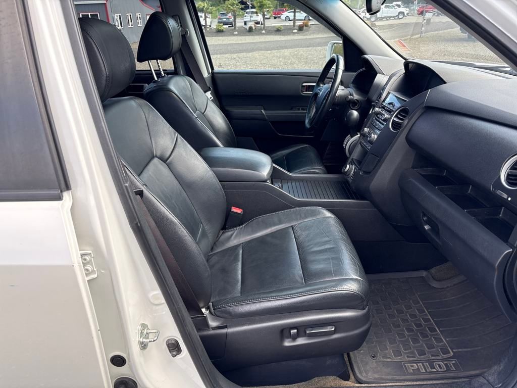 2014 Diamond White Pearl Honda Pilot Touring 4X4 SUV
