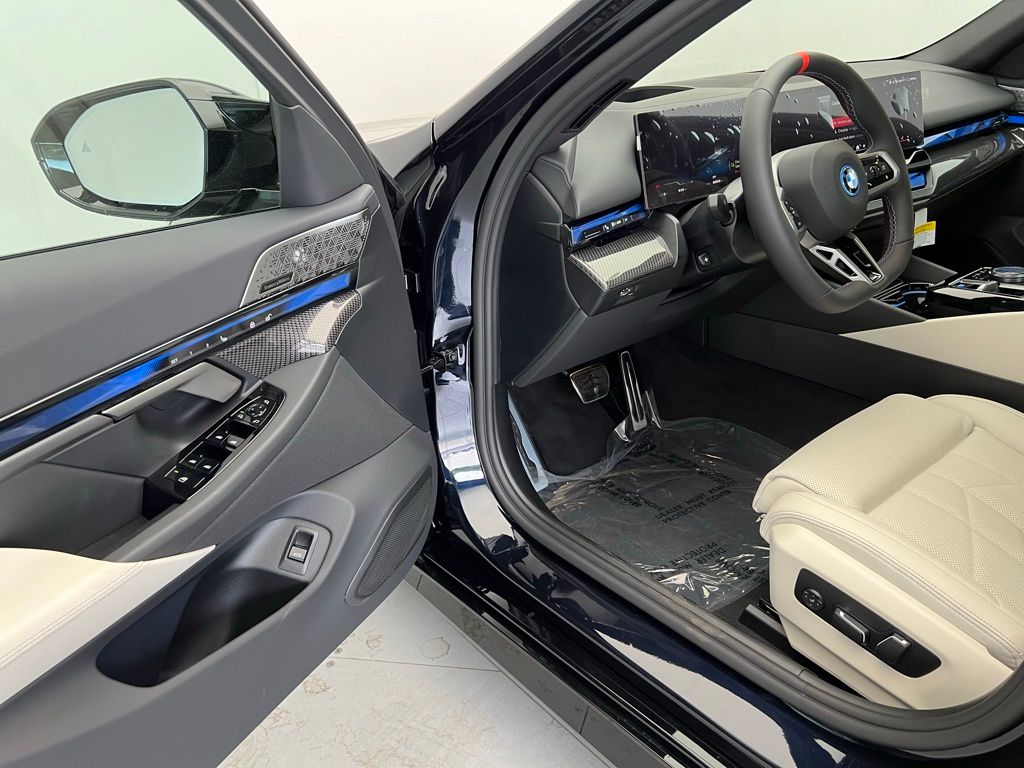 2025 BMW i5 M60 22