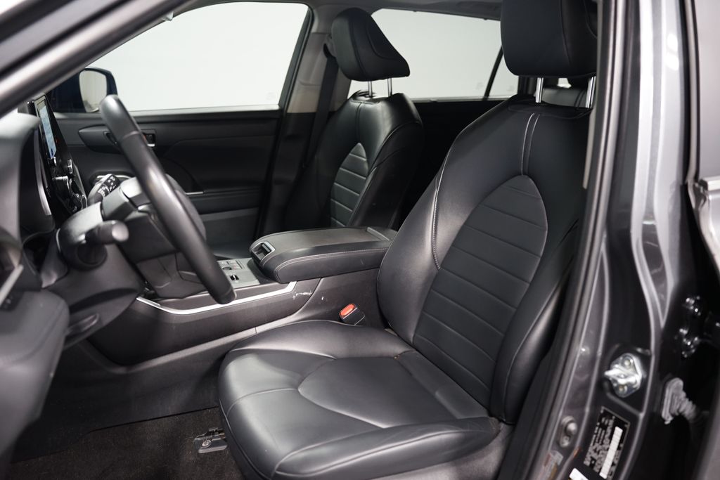 Thumbnail: 2023 Toyota Highlander - 6