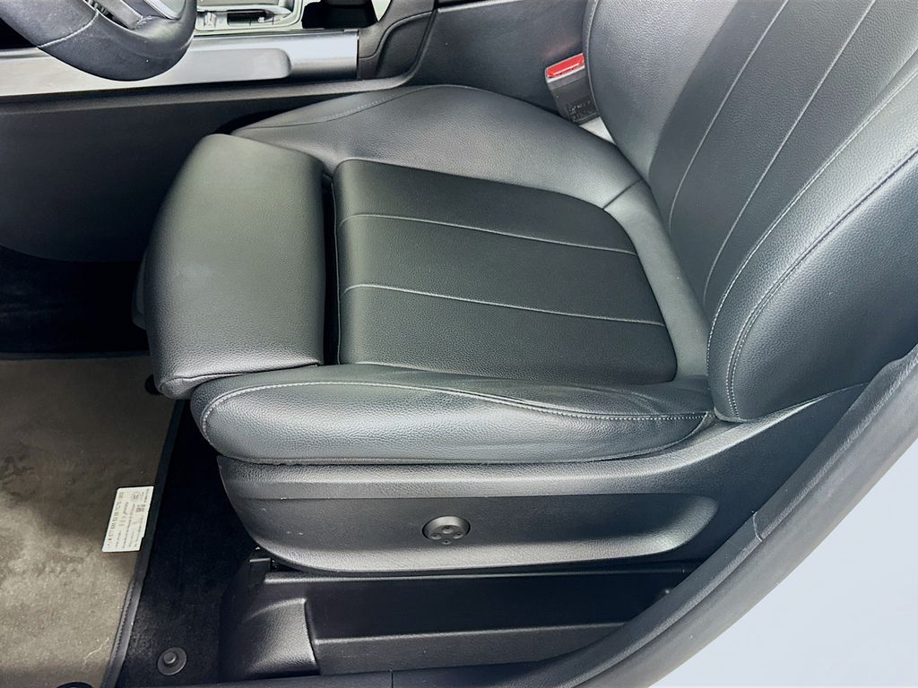 Thumbnail: 2020 Mercedes-Benz GLB - 19