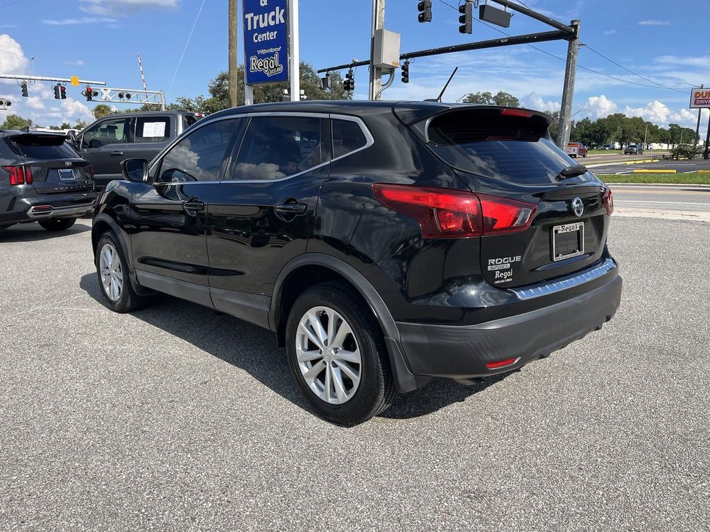 2018 Nissan Rogue Sport S 8