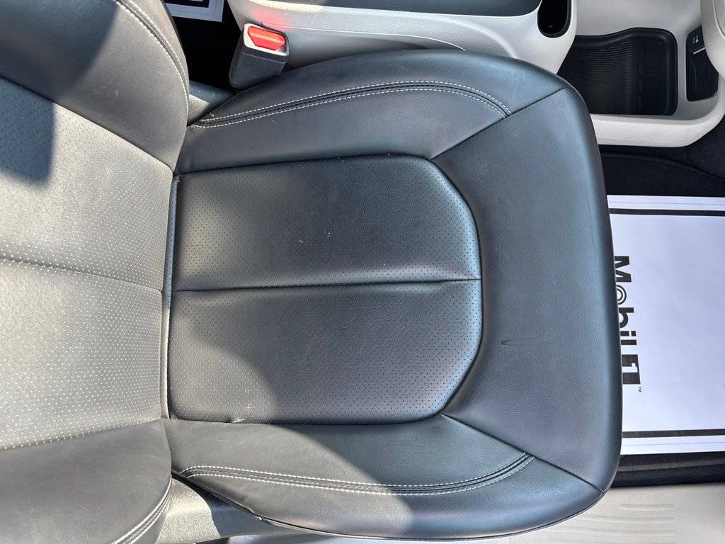 Used 2023 Chrysler Pacifica Van