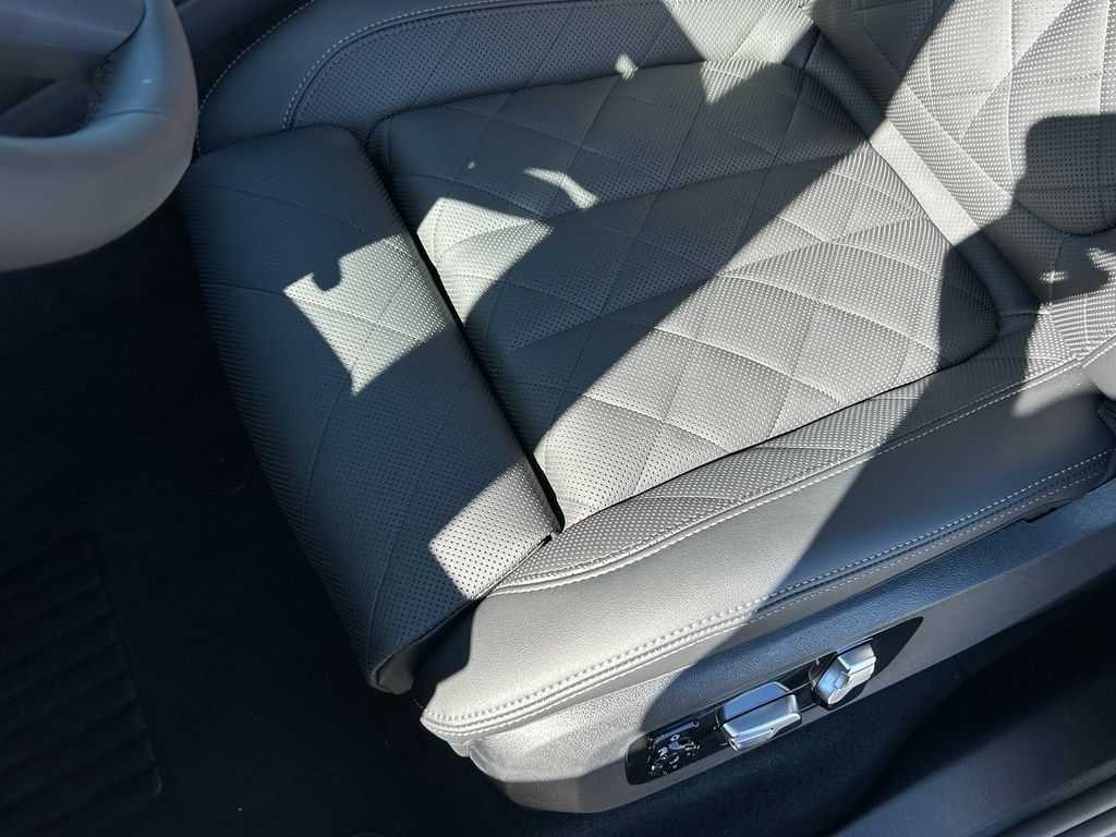 Thumbnail: 2026 BMW X5 - 15