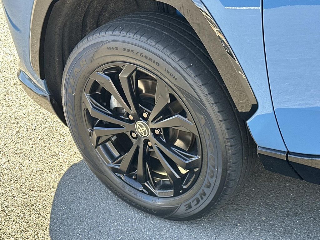 Thumbnail: 2022 Toyota RAV4 - 14