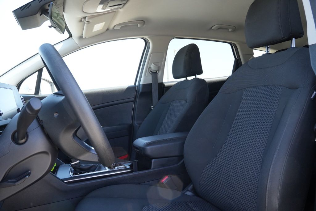 2025 Kia Sportage LX - Photo 12