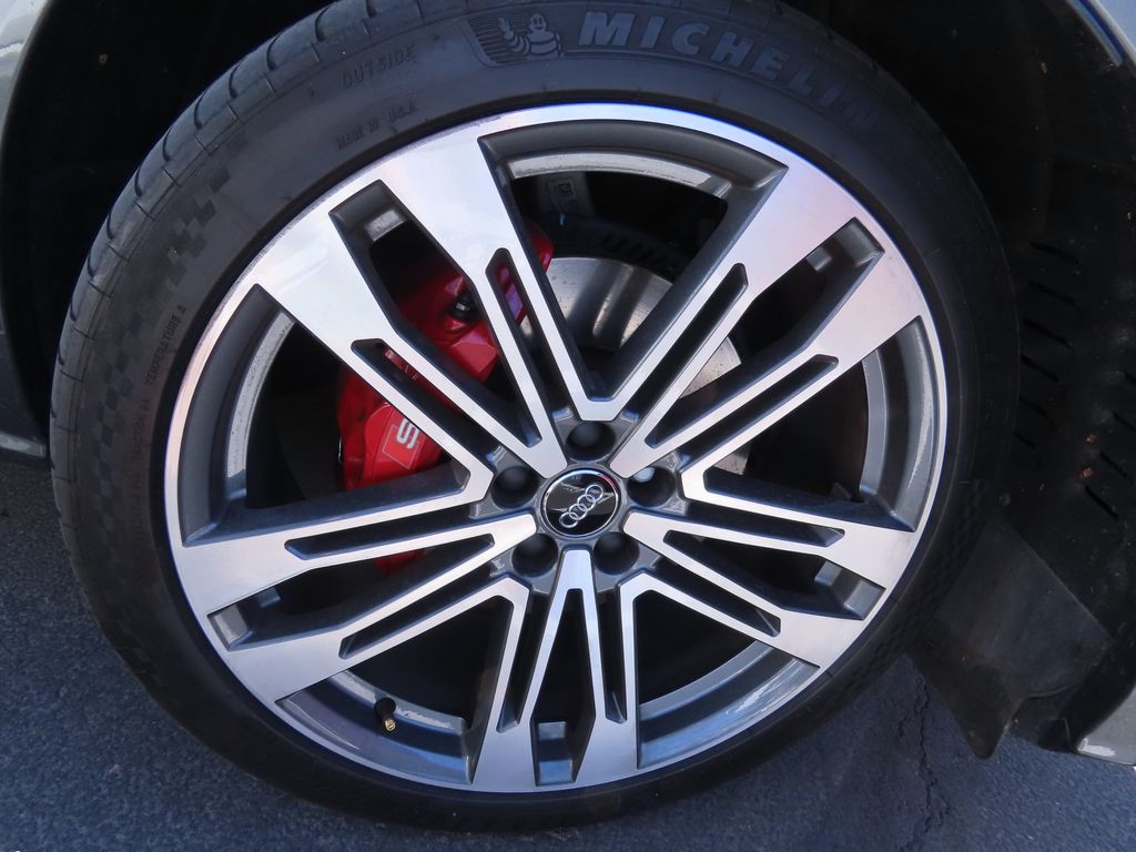 Thumbnail: 2018 Audi SQ5 - 18