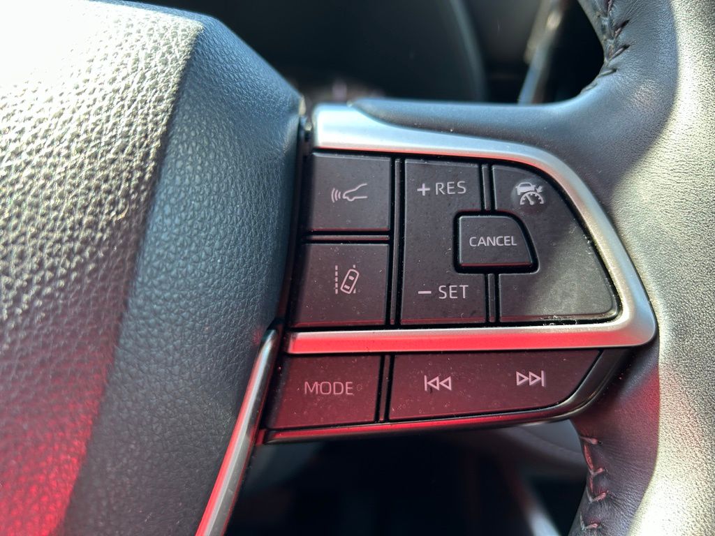 Thumbnail: 2023 Toyota Highlander - 20