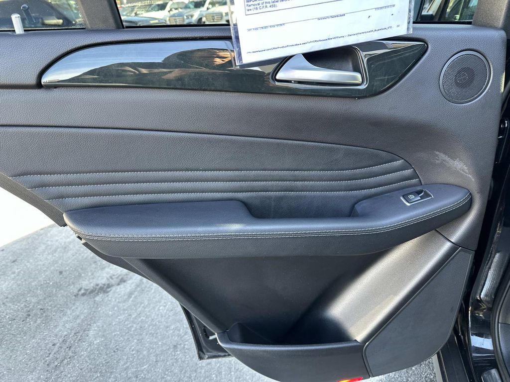 Thumbnail: 2018 Mercedes-Benz GLE - 28