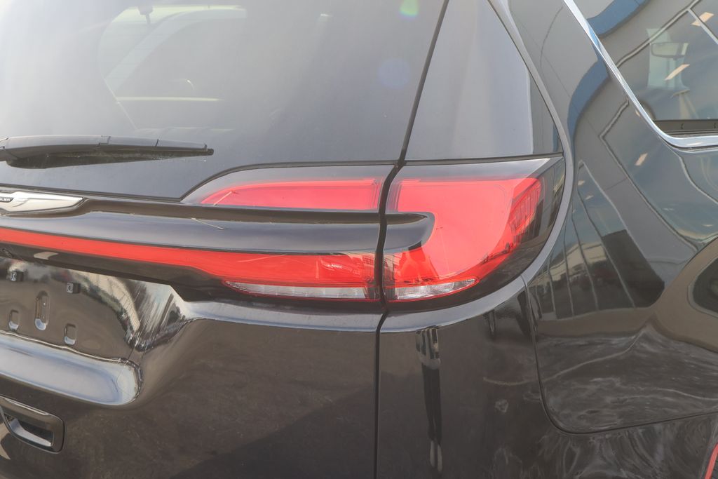 Thumbnail: 2024 Chrysler Pacifica - 9