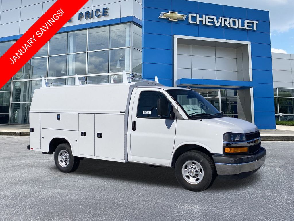 2025 Chevrolet Express Base's photo