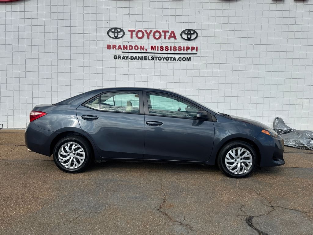 2017 Toyota Corolla LE's photo