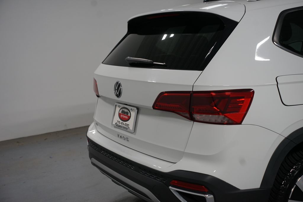 Thumbnail: 2022 Volkswagen Taos - 10