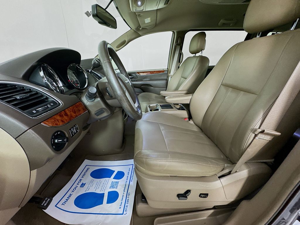 Used Car 2016 Chrysler Town & Country  Touring For Sale Under $12,000 In Austin, Texas