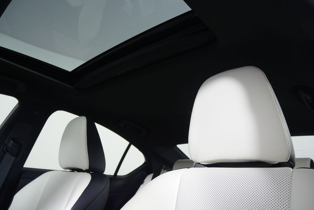 2025 Lexus IS 350 11