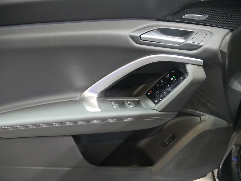 Thumbnail: 2025 Audi Q5 - 16