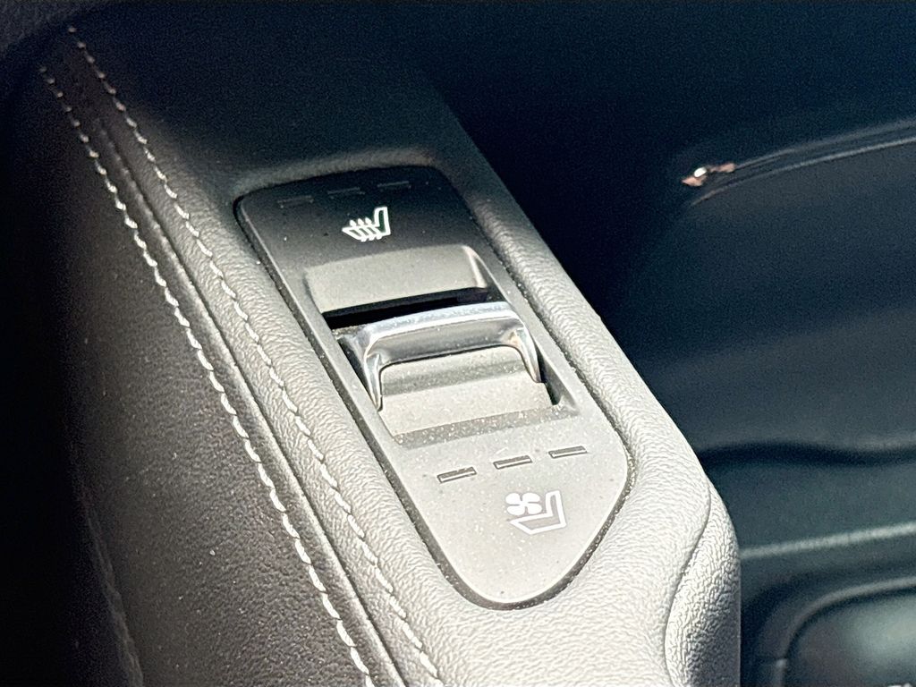 Used 2025 Black Kia SX X-Line image 21