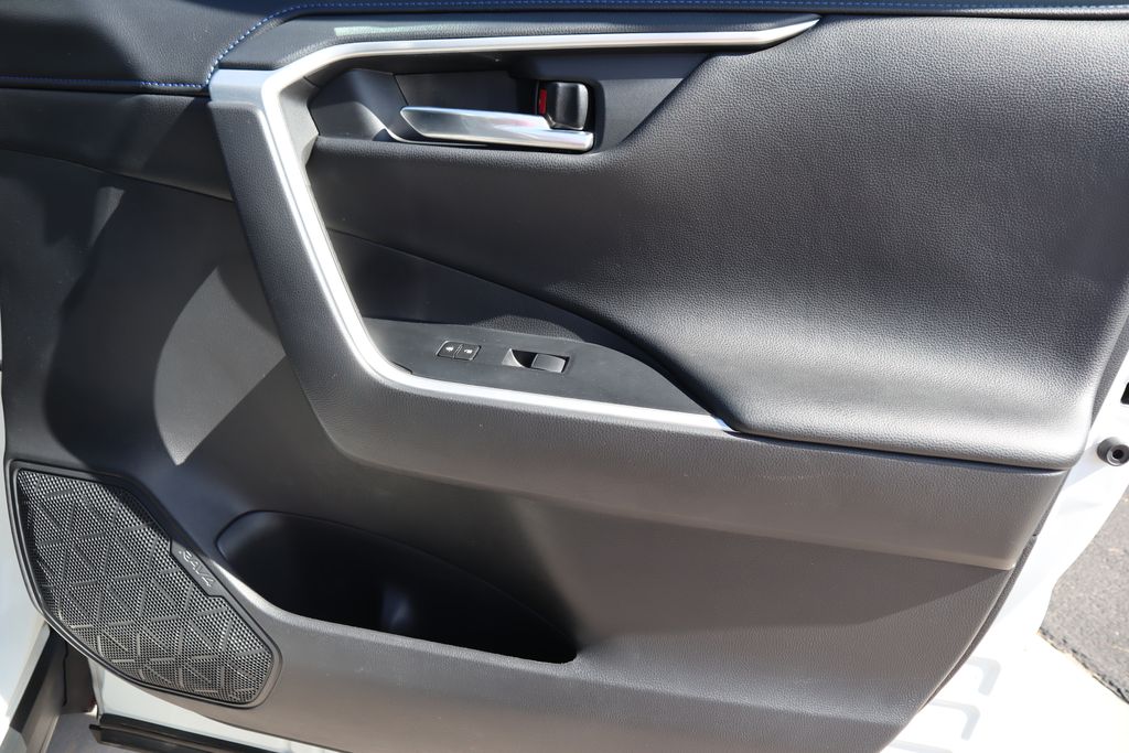 Thumbnail: 2020 Toyota RAV4 - 24