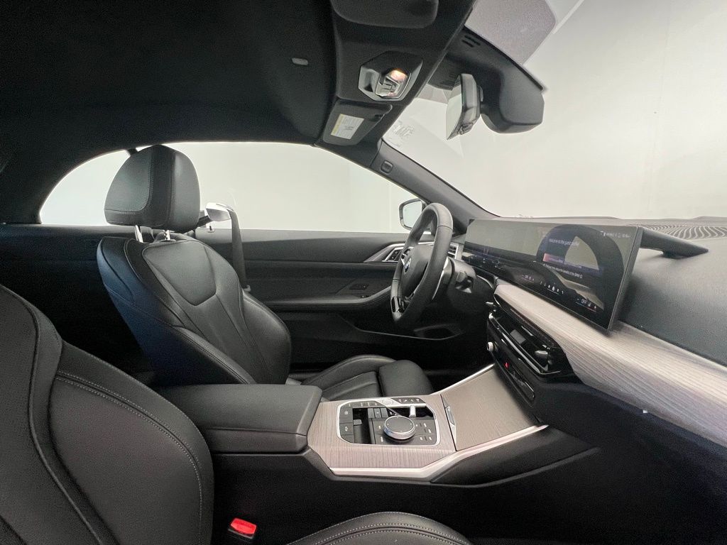 Thumbnail: 2026 BMW 4 Series - 10