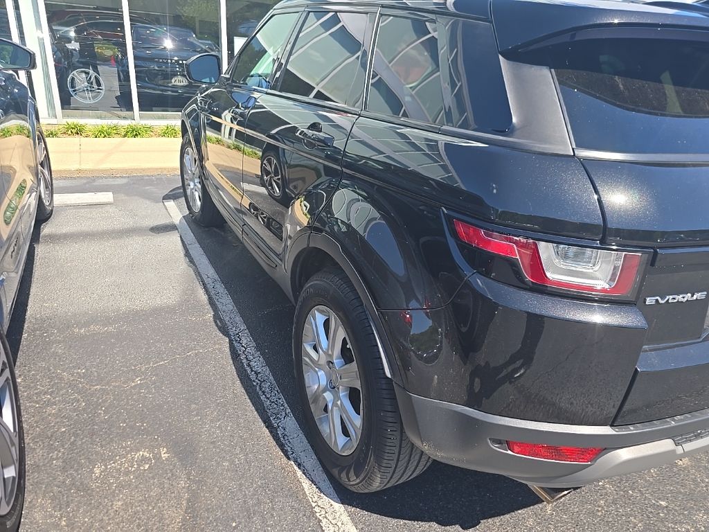 Used 2016  Land Rover SE Premium image 7