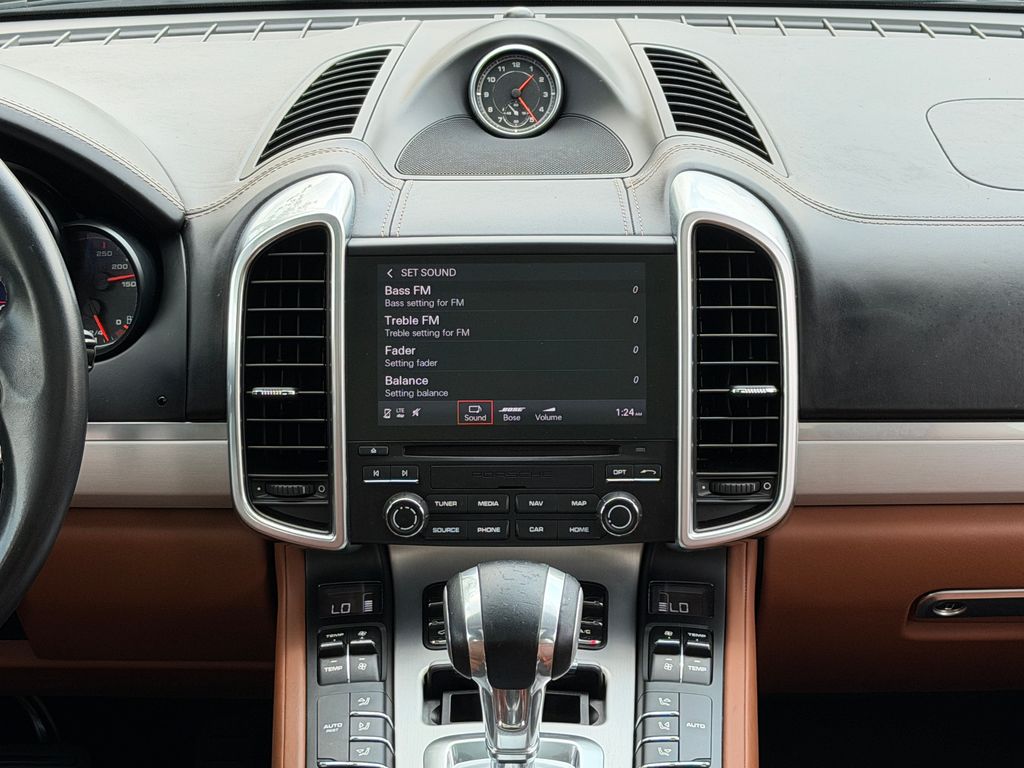 Thumbnail: 2017 Porsche Cayenne - 17