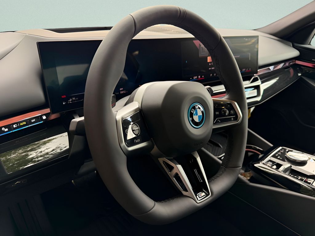 New 2027 Black BMW 550e xDrive image 13