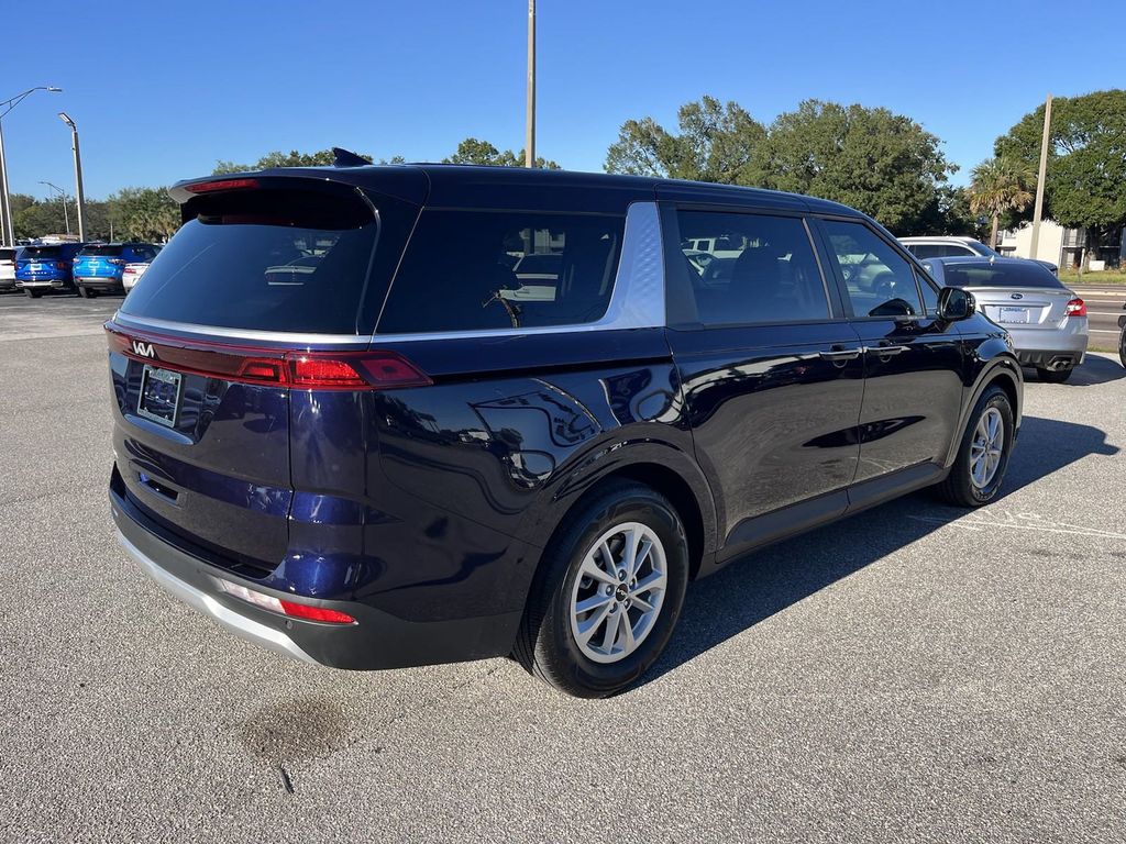 2024 Kia Carnival LX 5