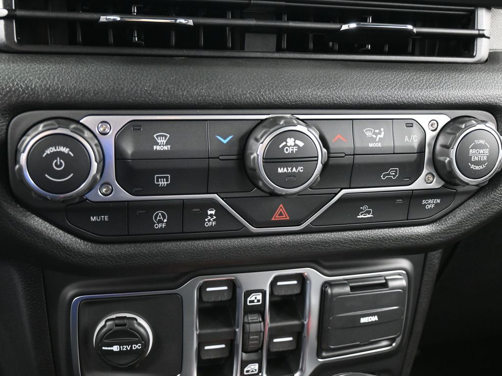 New 2026 Reign Jeep Sport S image 18