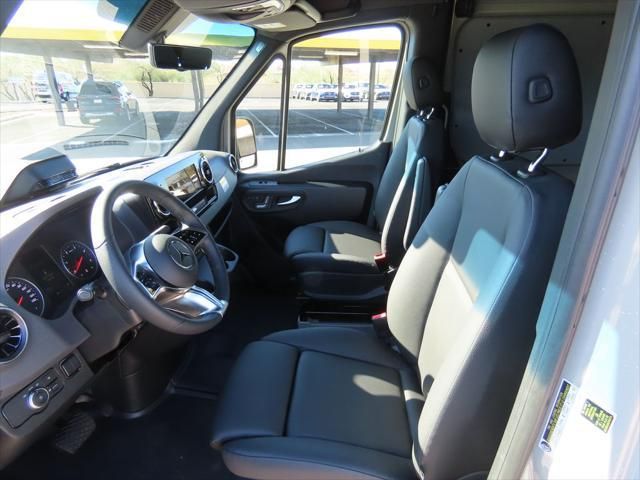 Thumbnail: 2025 Mercedes-Benz Sprinter - 21