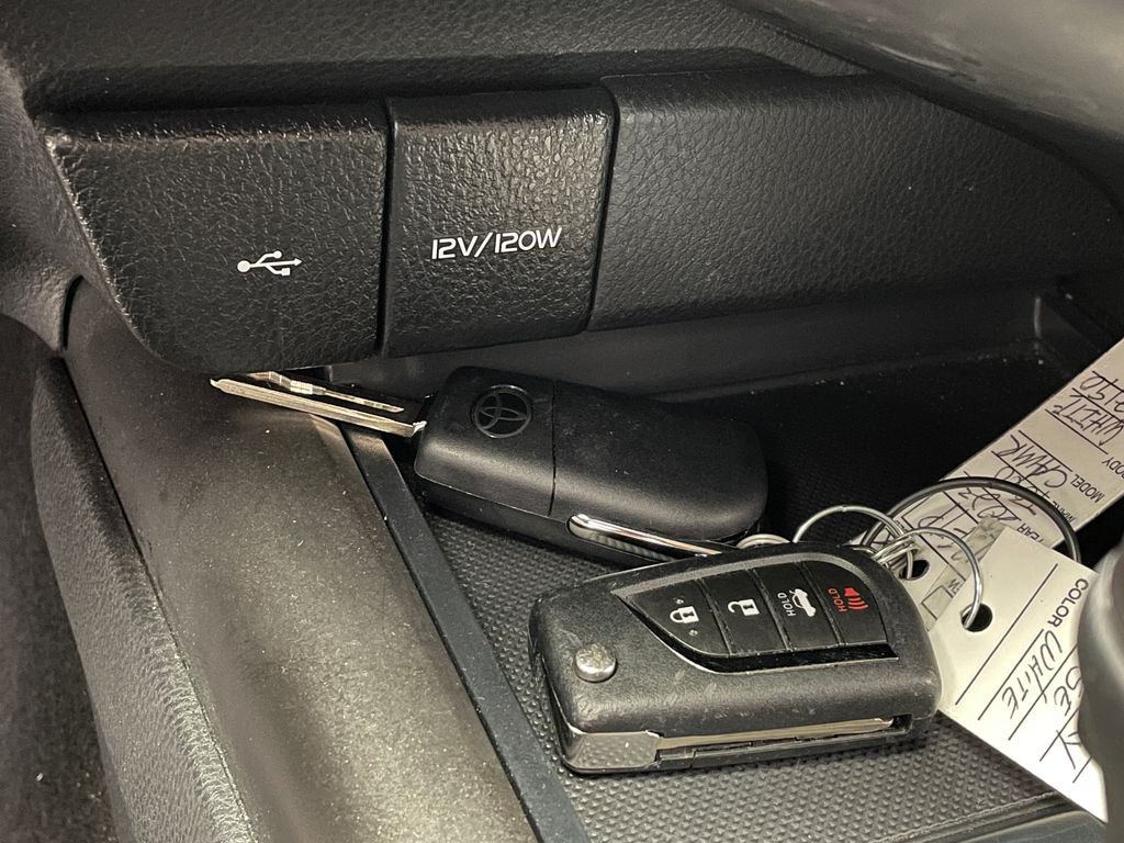 2023 Toyota Camry SE 28