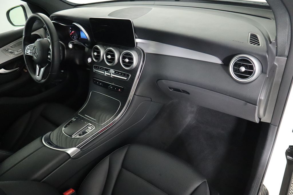 2021 Mercedes-Benz GLC 300 17