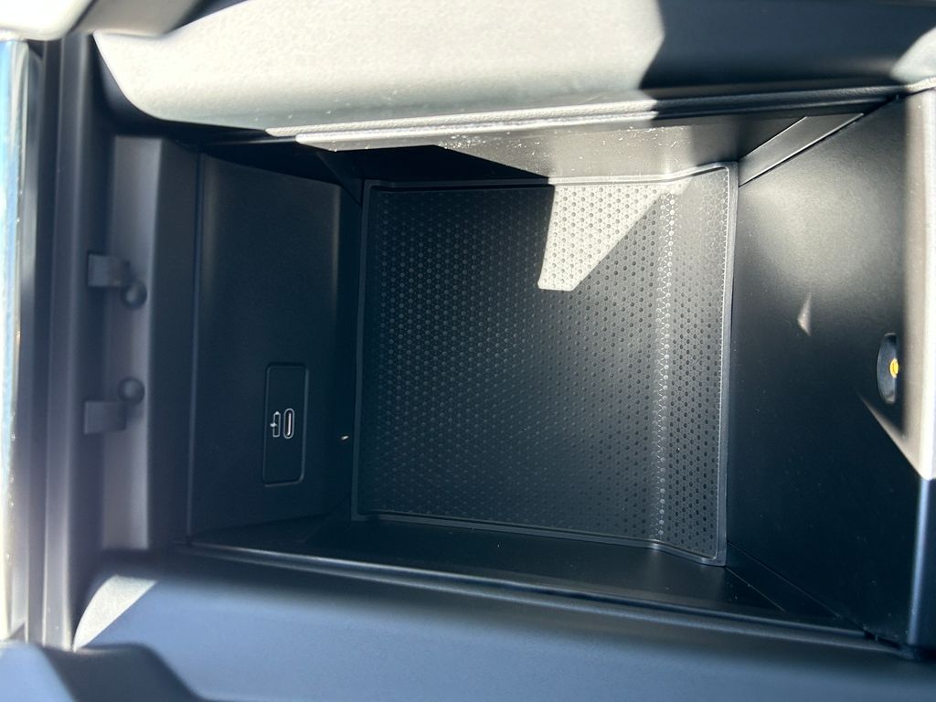 Thumbnail: 2026 BMW X7 - 29