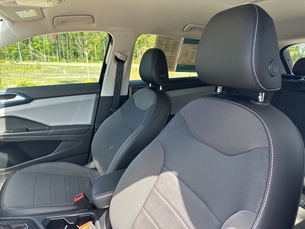 2022 Deep Black Pearl Volkswagen Taos 1.5T SE FWD SUV