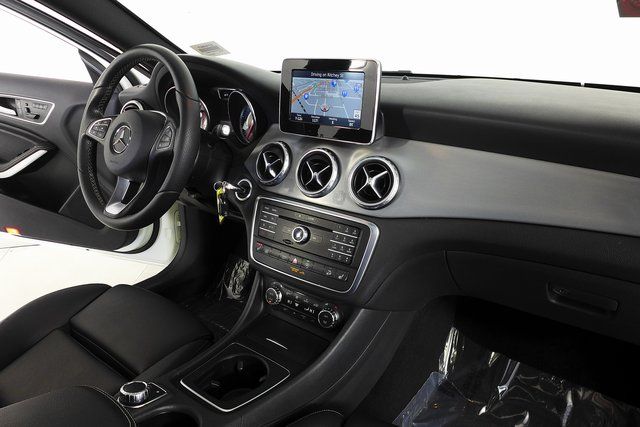 2017 Mercedes-Benz GLA 250 4MATIC 13