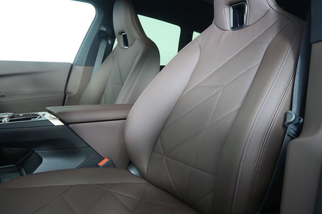 Thumbnail: 2026 BMW iX - 11