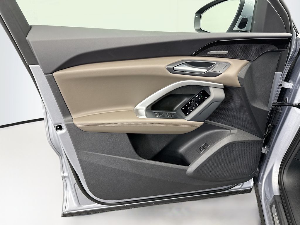 Thumbnail: 2025 Audi Q5 - 24