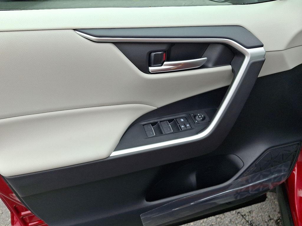 Thumbnail: 2025 Toyota RAV4 - 13