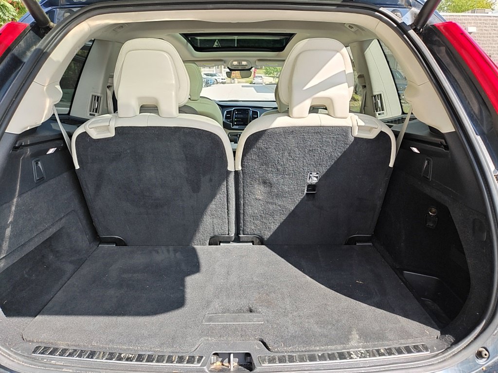 Used 2024 Blue Volvo T8 Plus 6 Passenger image 22